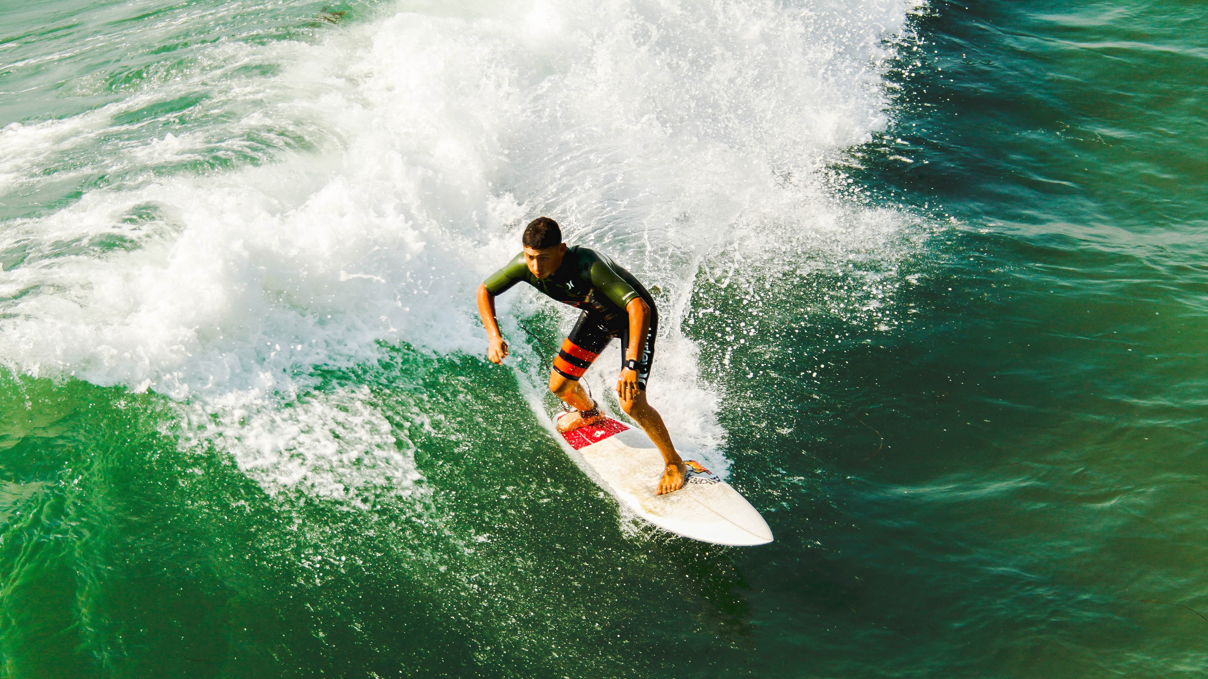 赛道之外，当英格拉姆的防守哲学照亮F1揭幕战之夜